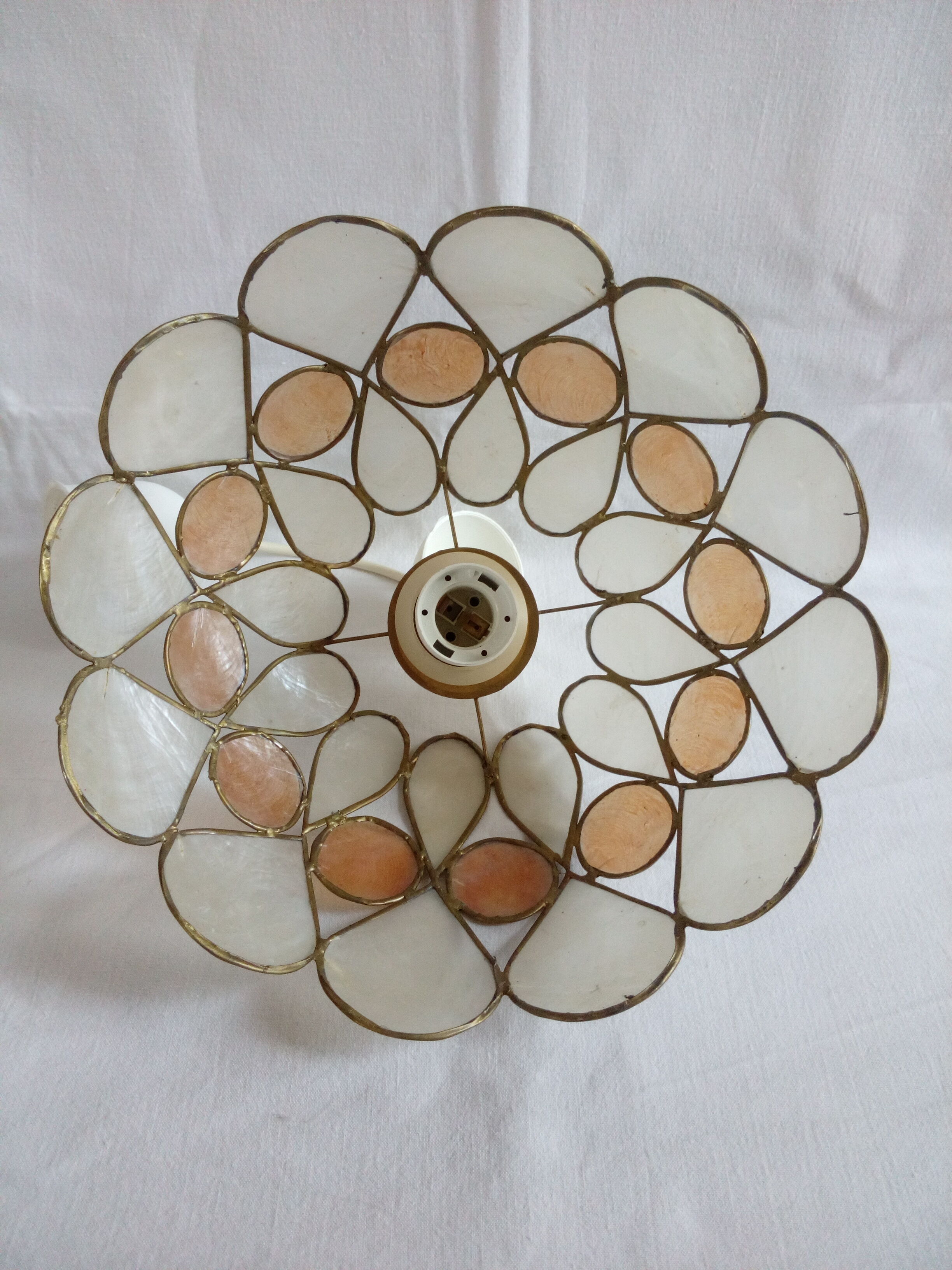Mother-of-pearl hanging lamp
