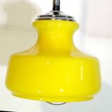 suspension 1970 reglable opaline jaune vif  tres bon etat acroche  h 65  ,,,,  h28x25