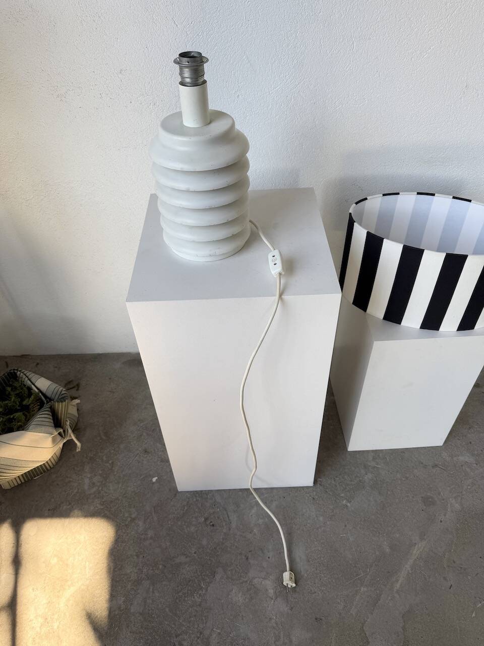 White lacquered metal table lamp from the 60s