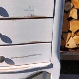 Small patinated vintage chest of drawers/bedside table