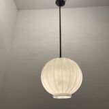 Suspension lumineuse en verre opalin années 1940