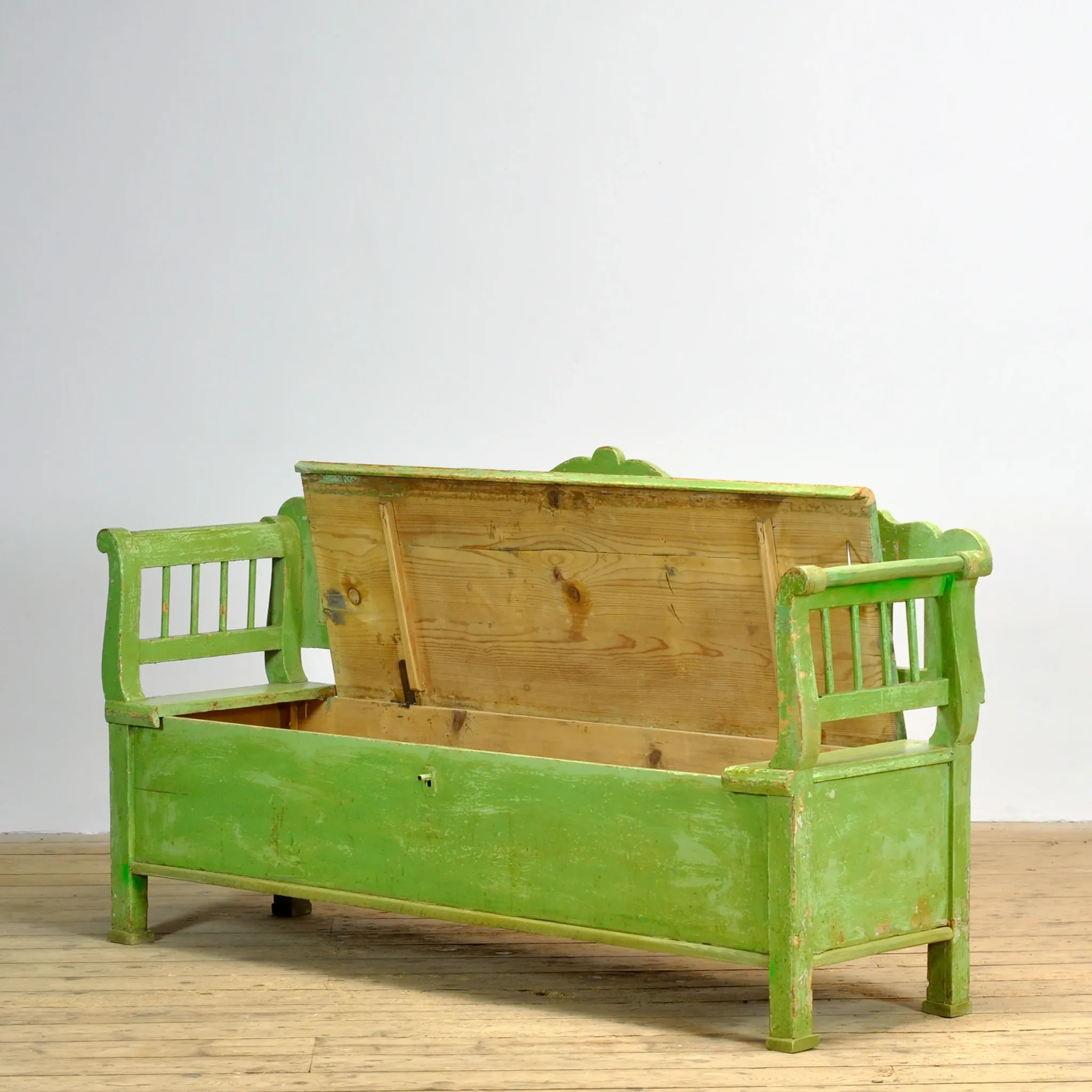 Banc en pin ancien avec rangement, années 1900
