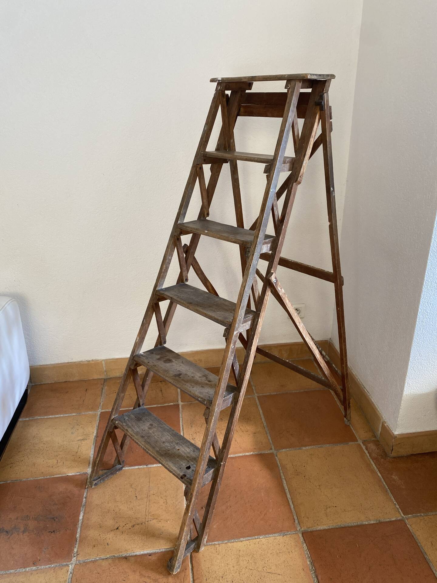 Wooden painter's step ladder