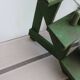 Étagère sur pieds en bois peint en vert