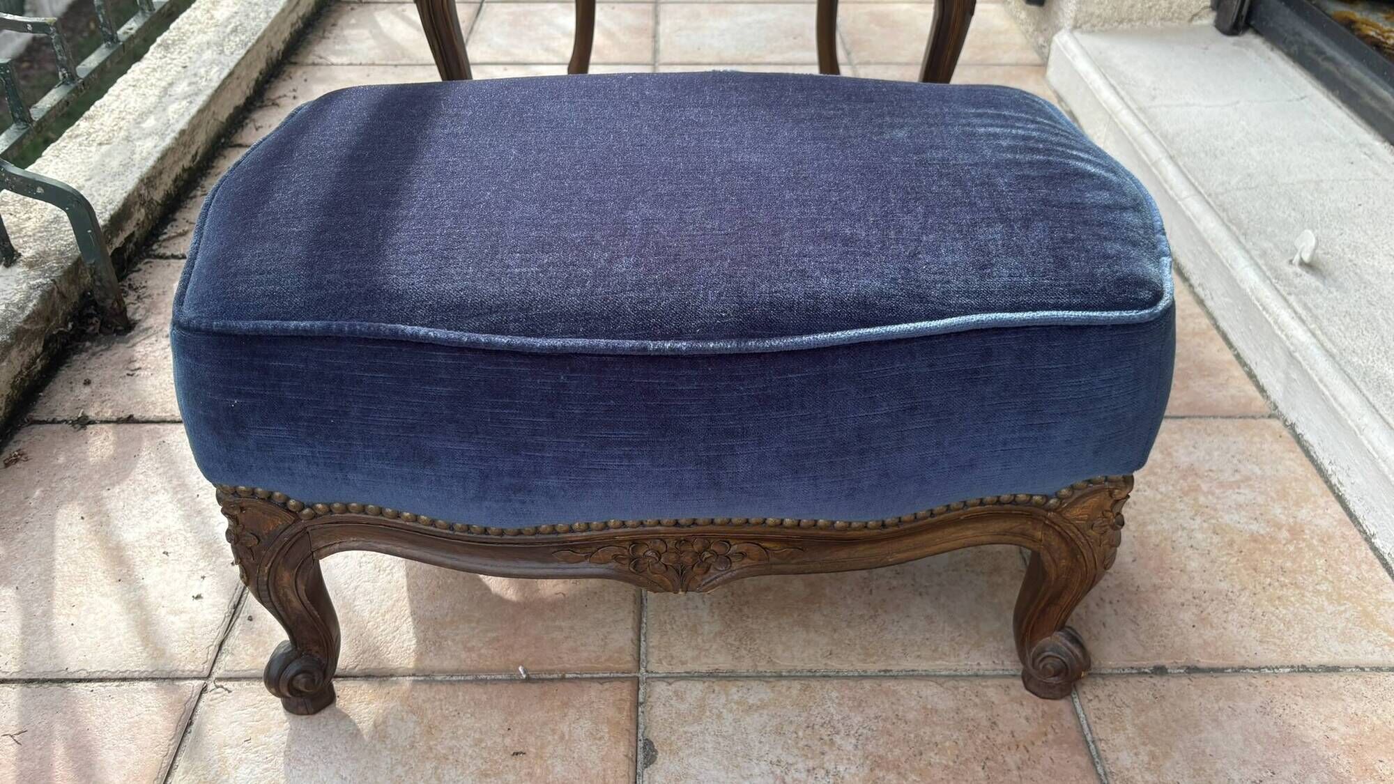armchair with footrest