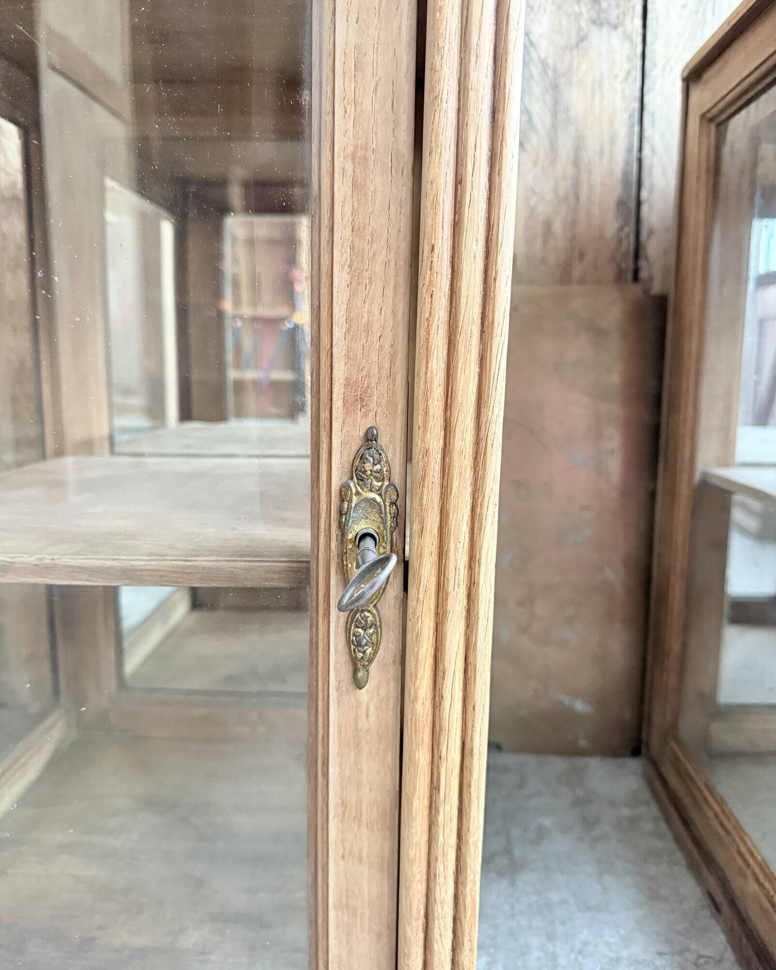 Pair of small Art Deco display cabinets in oak (renovated)