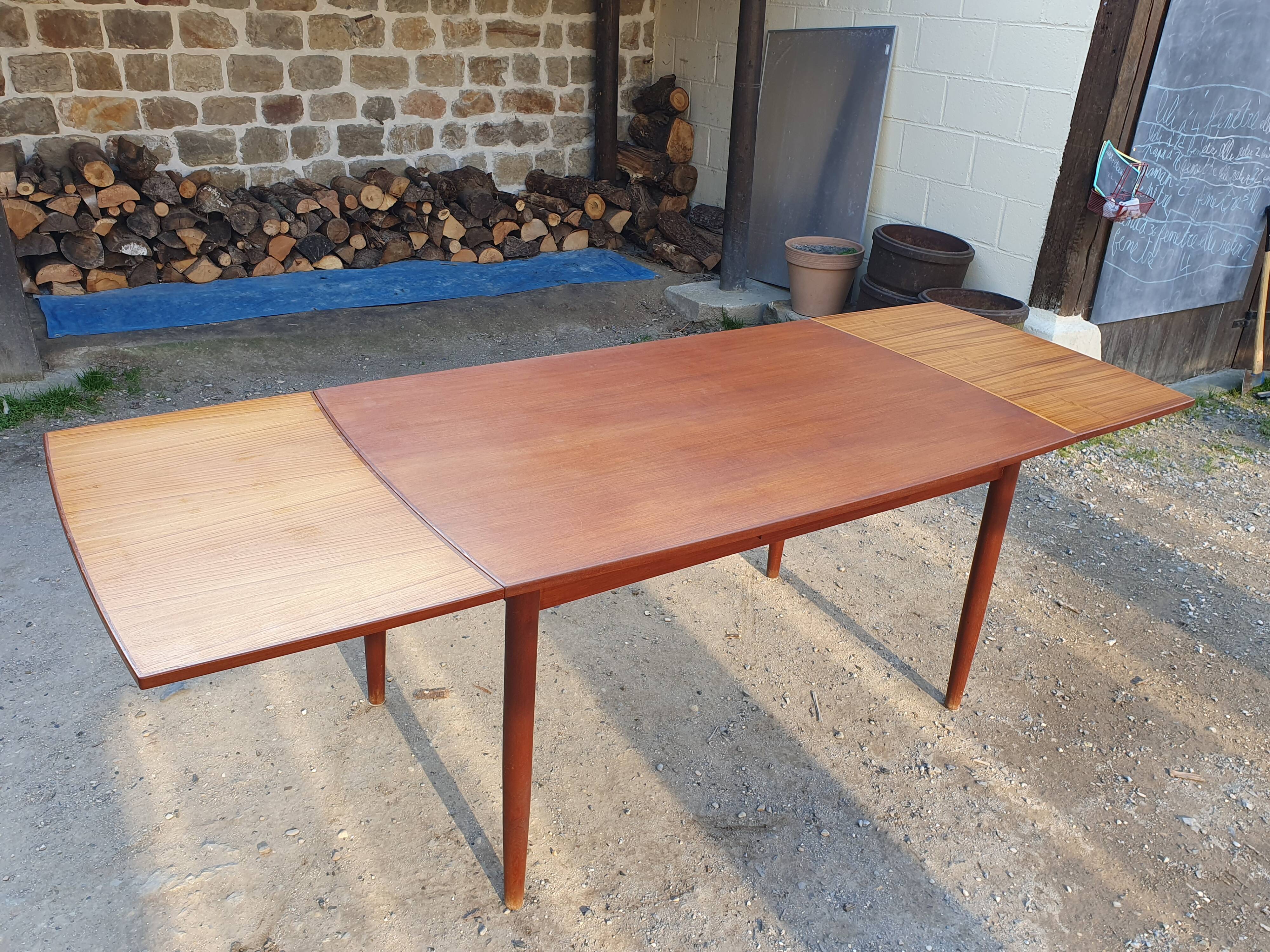 Scandinavian table by Roche-Bobois solid teak stretchable design