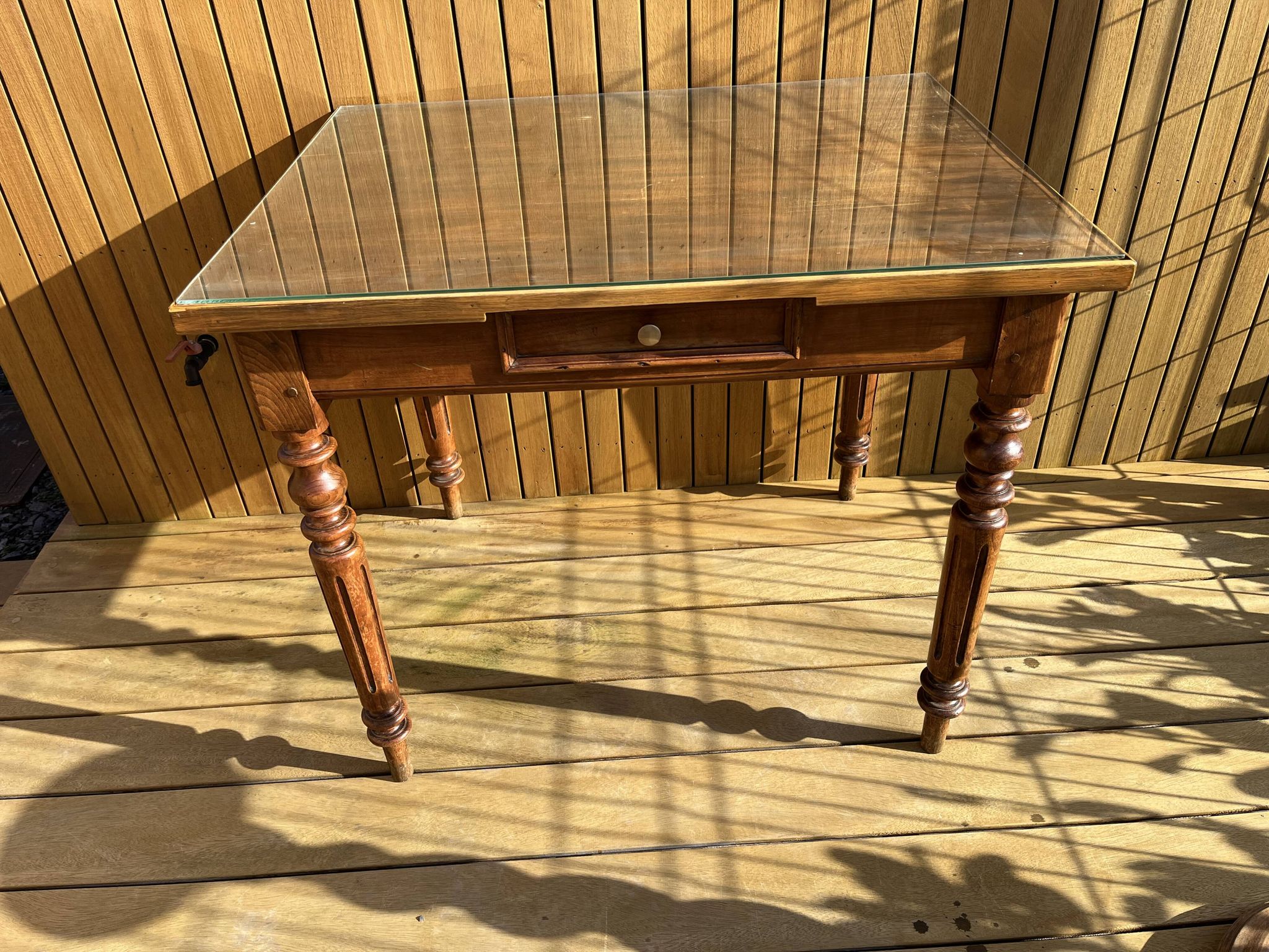 Desk table