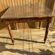 Desk table