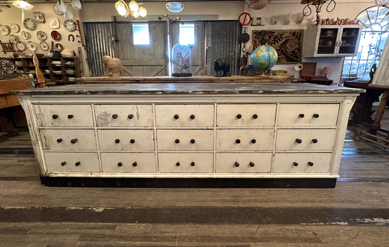 Countertop or loom cabinet with panel drawers