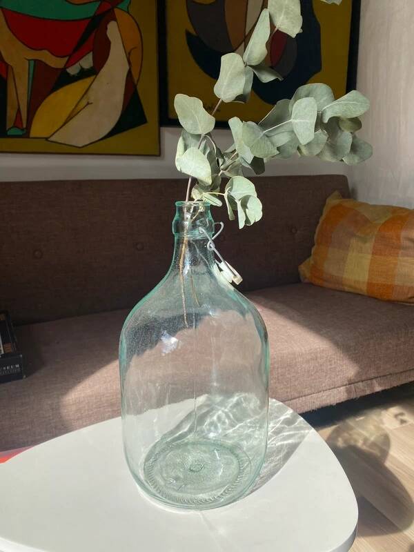 Transparent glass bottle