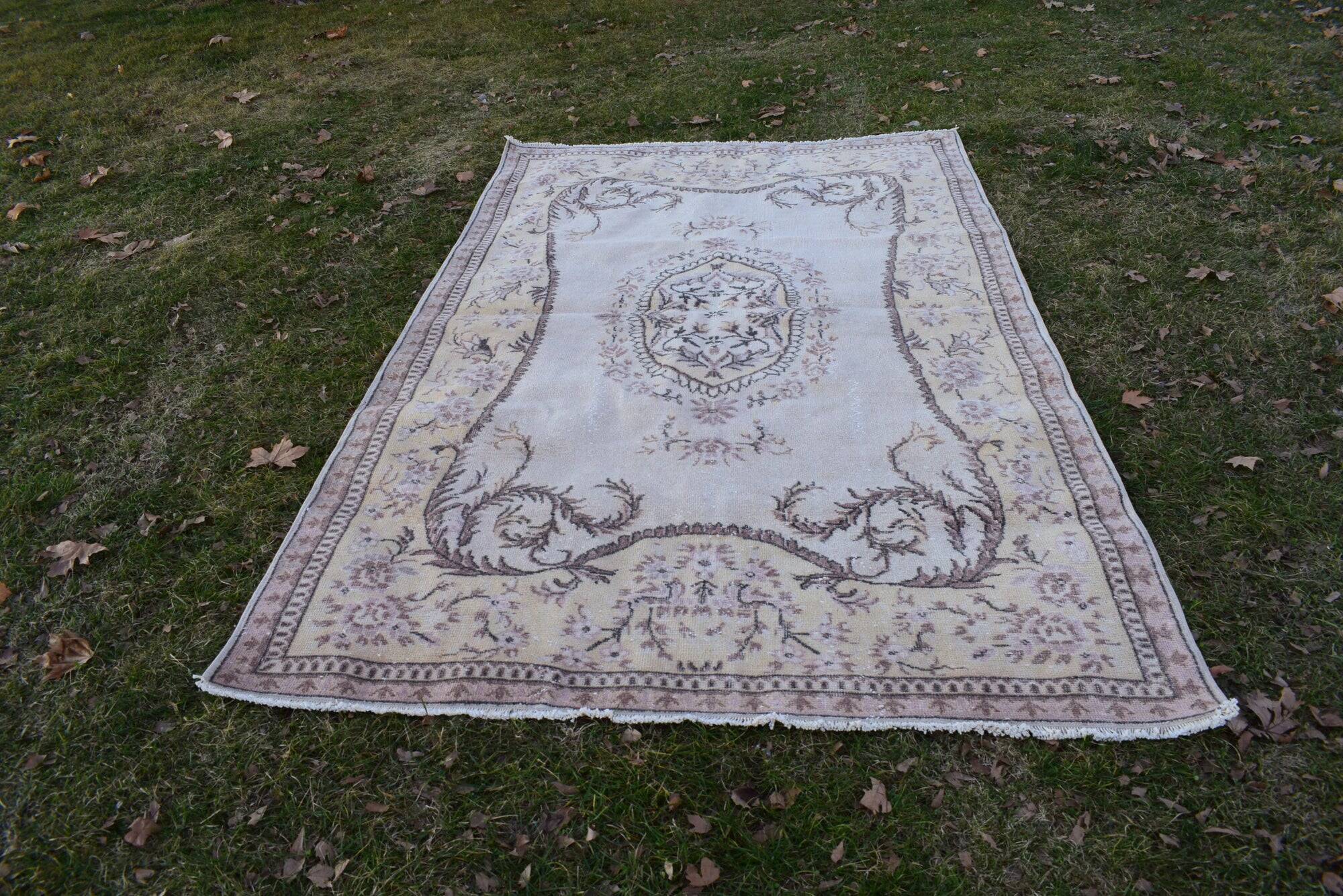Vintage Turkish handmade rug 167x274 cm