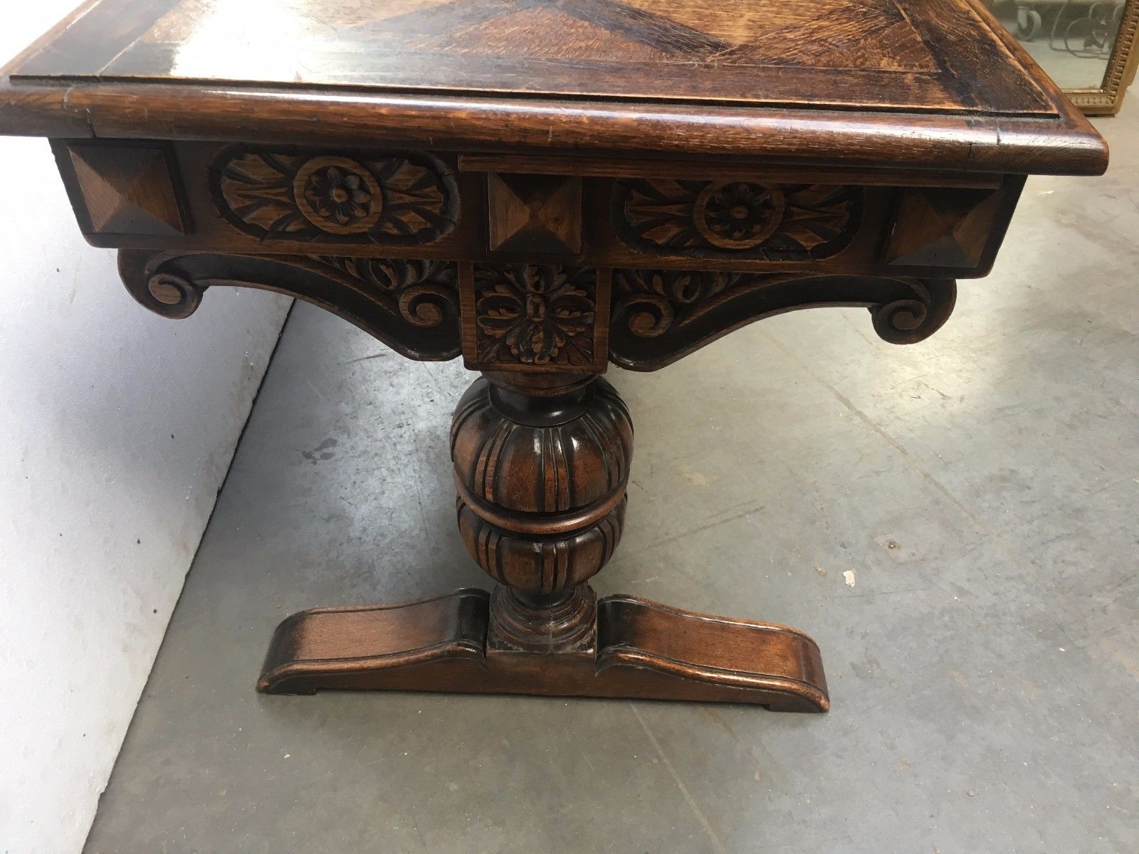 Table style Renaissance office