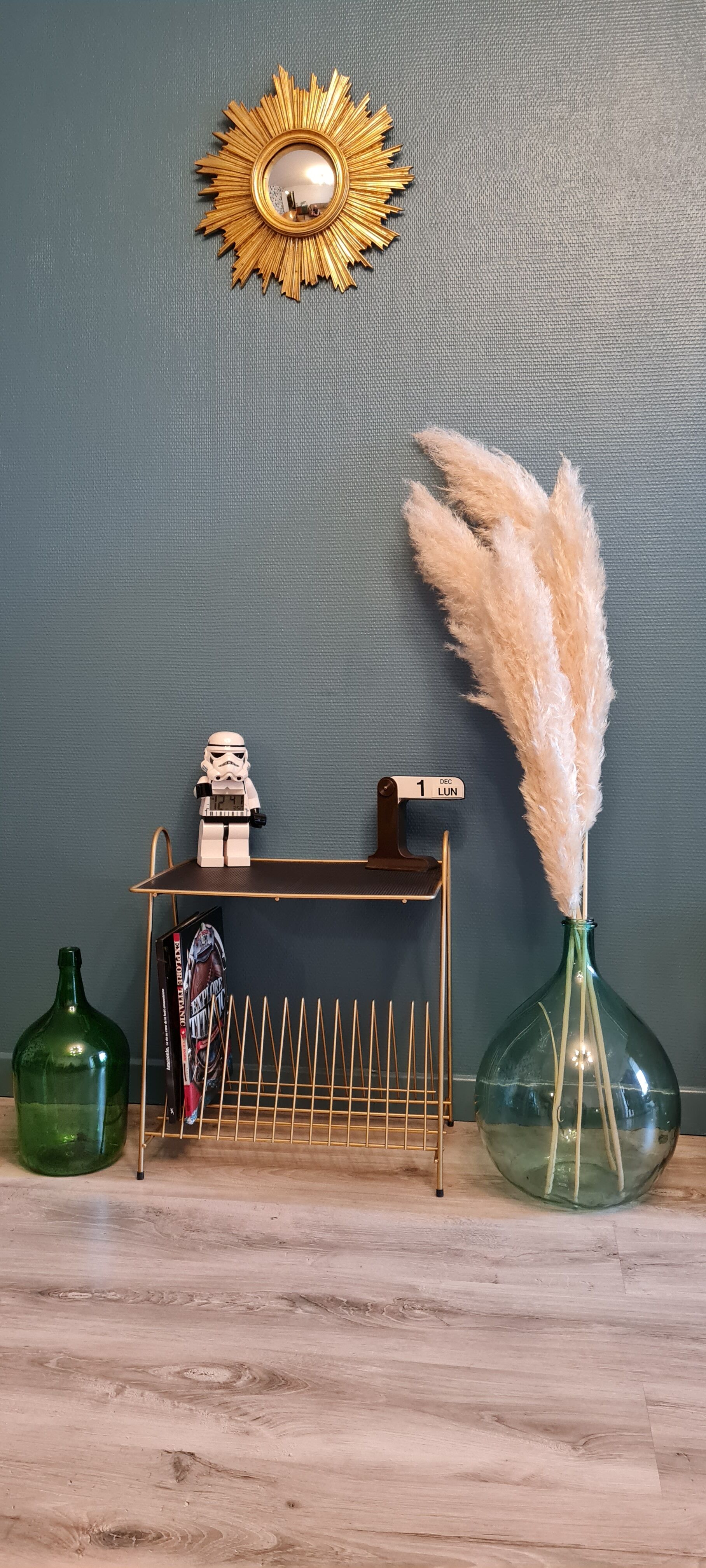 Magazine holder