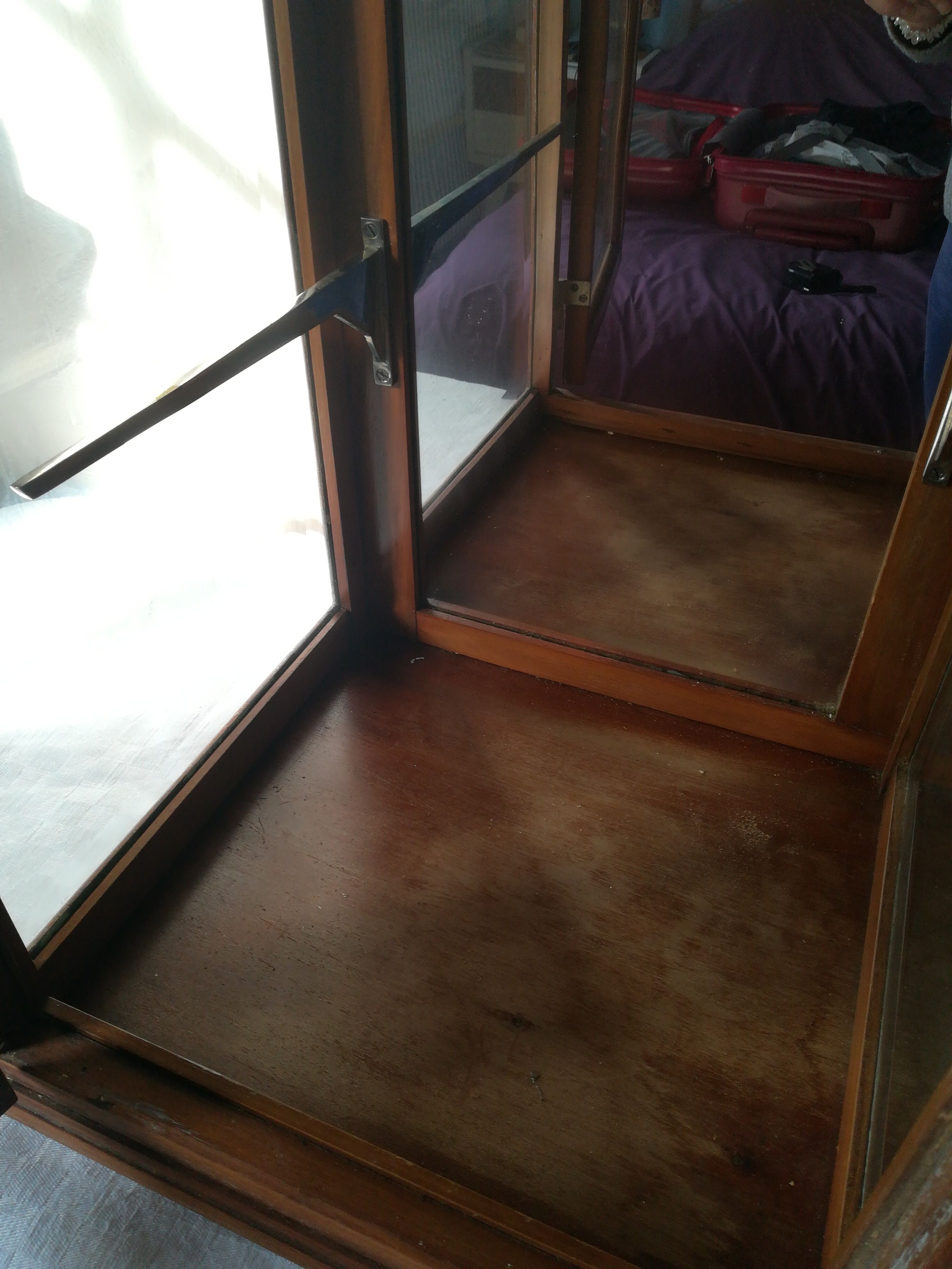 Paire de vitrines en noyer art deco