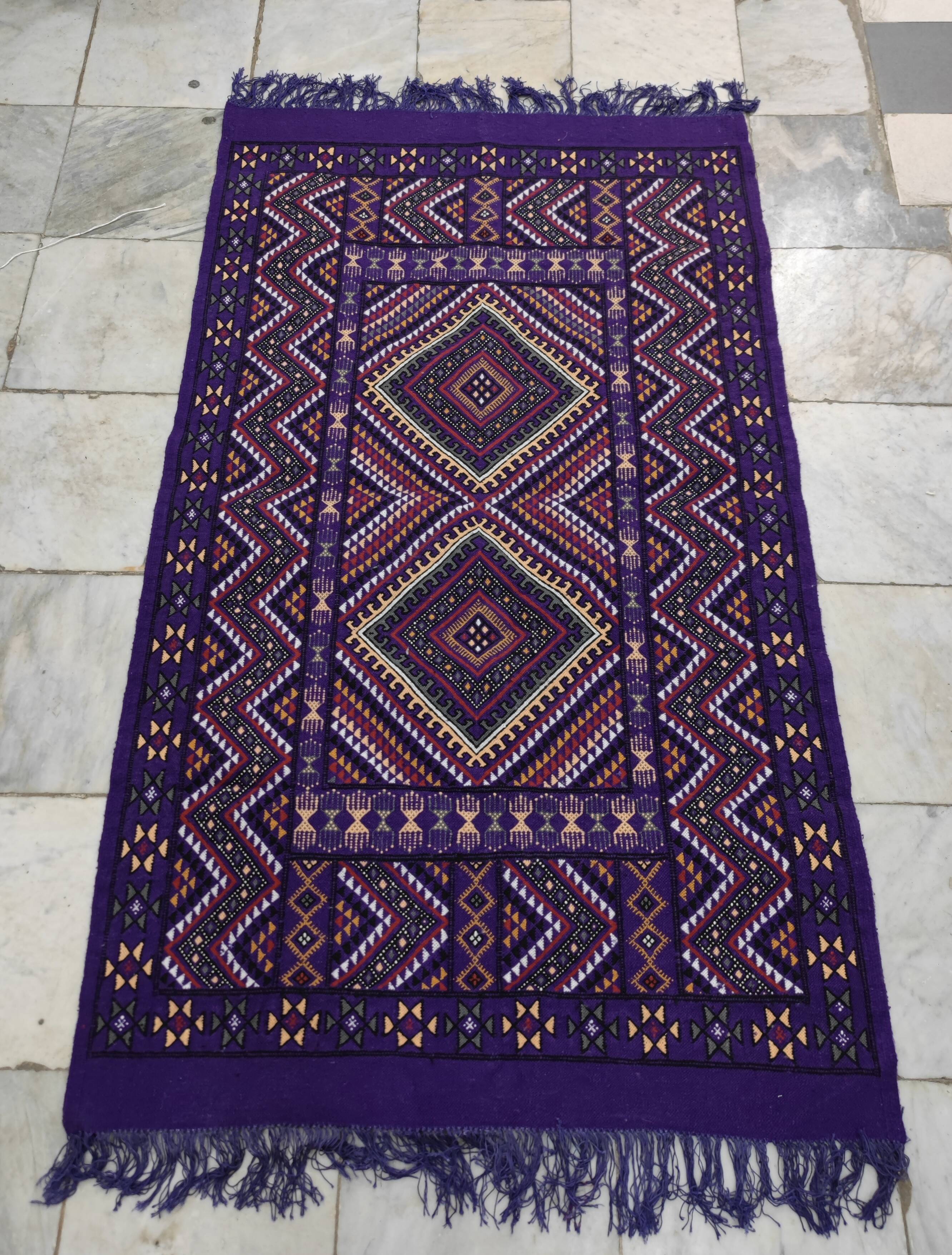 Hand-woven purple margoum rug in natural wool