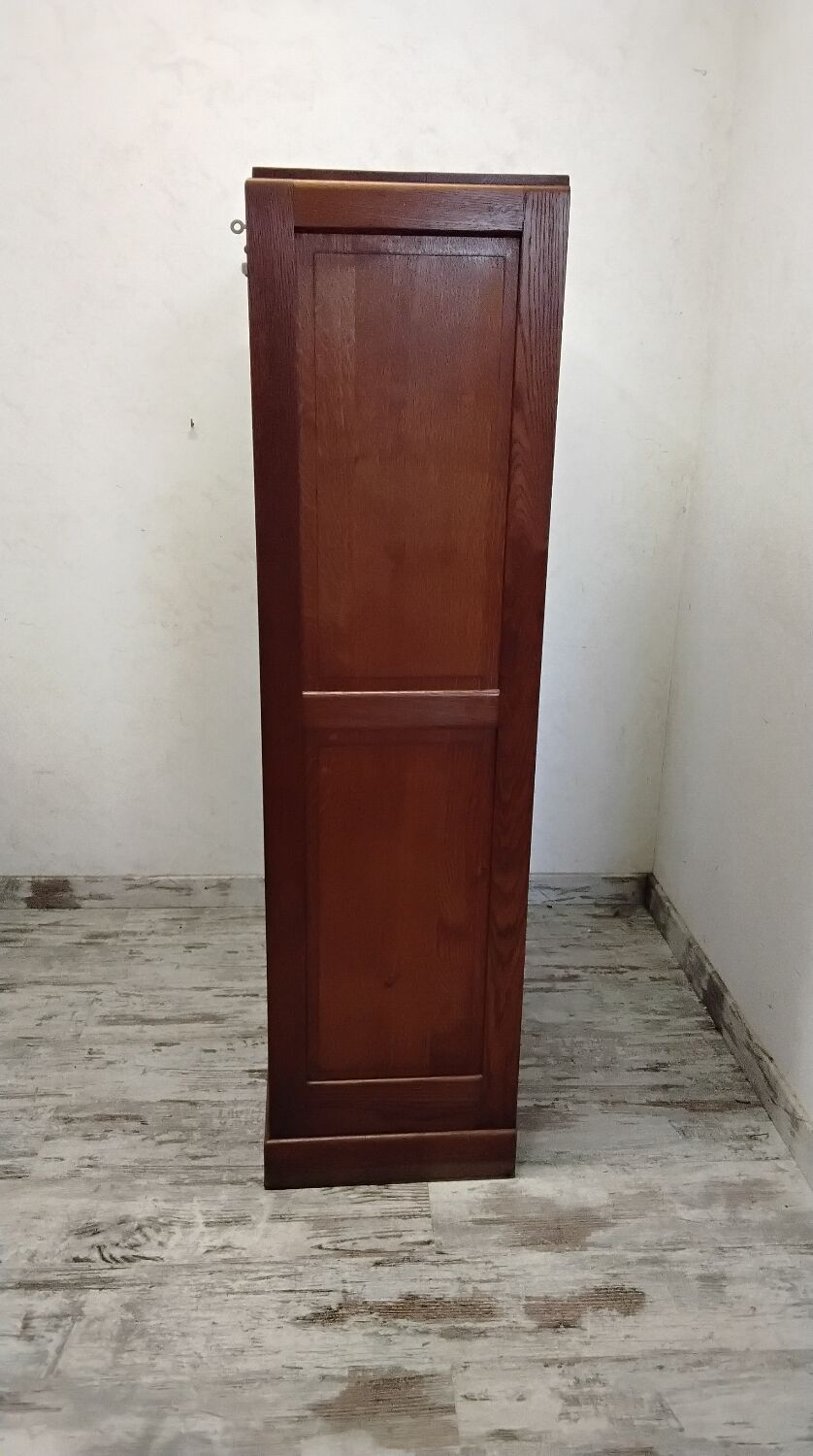 Double curtain cabinet