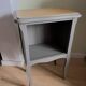 Petite table d'appoint unique en bois rénovée - style campagne chic