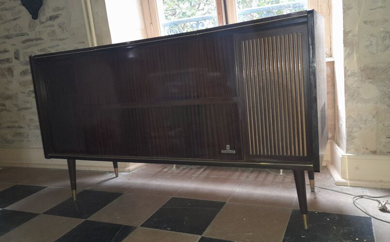 Radio cabinet and record player