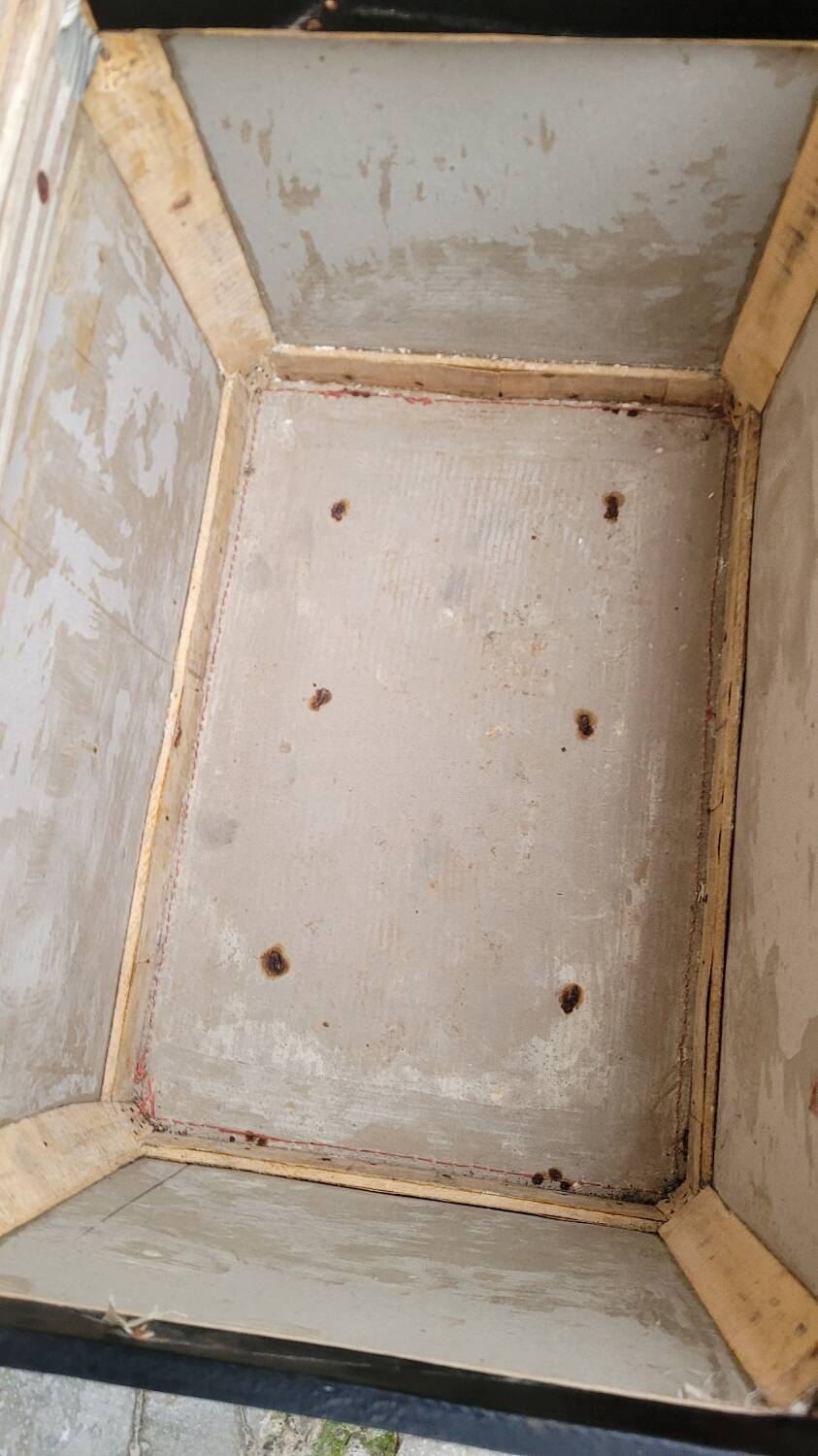 Leather travel trunk from the 1900s