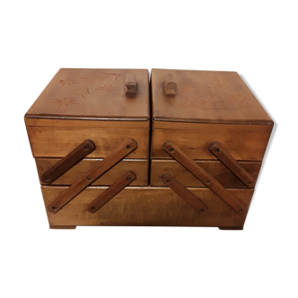 Boîte à couture en bois vintage