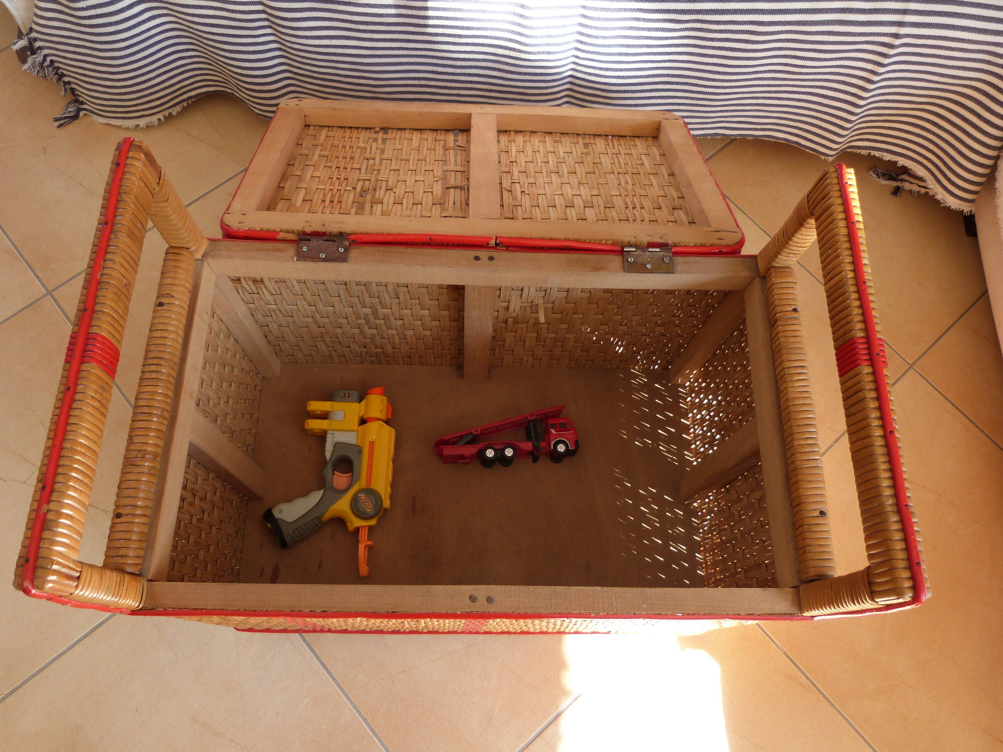 Coffre à jouets enfant vintage