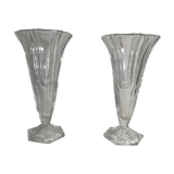 Paire de vases anciens en verre moulé
