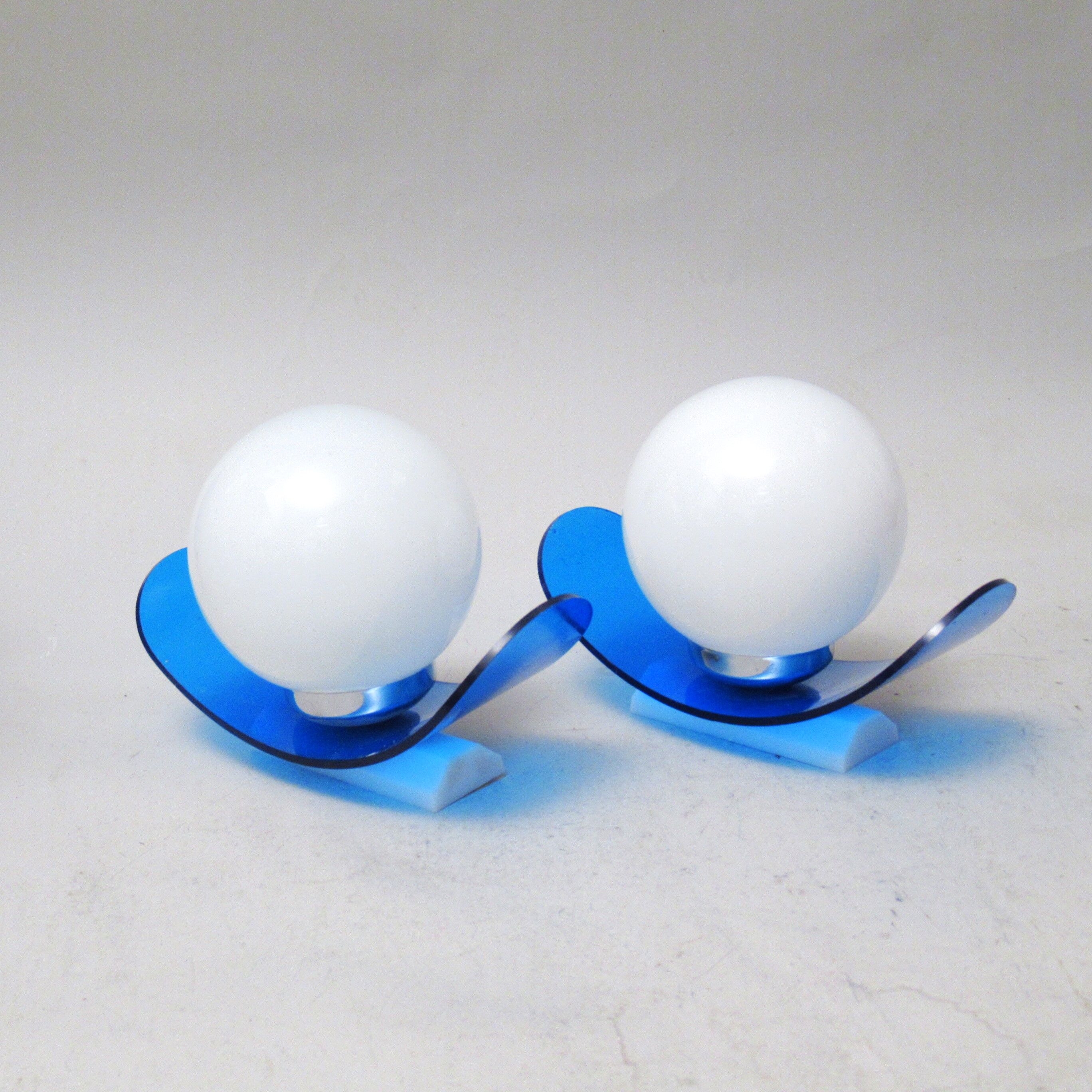 Paire d'appliques bleues années 70
