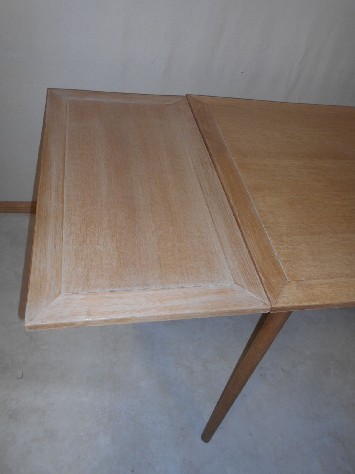 Table vintage 1960 pieds compas chéne clair