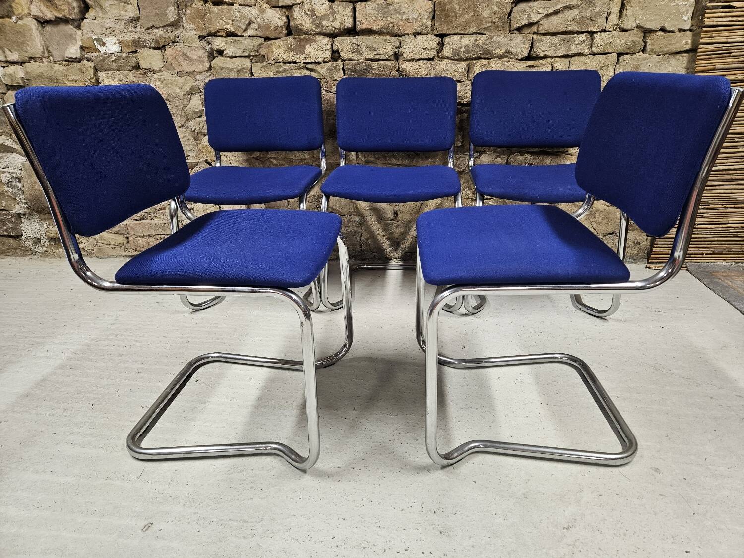 5 vintage tubular chairs in chrome metal and blue fabric