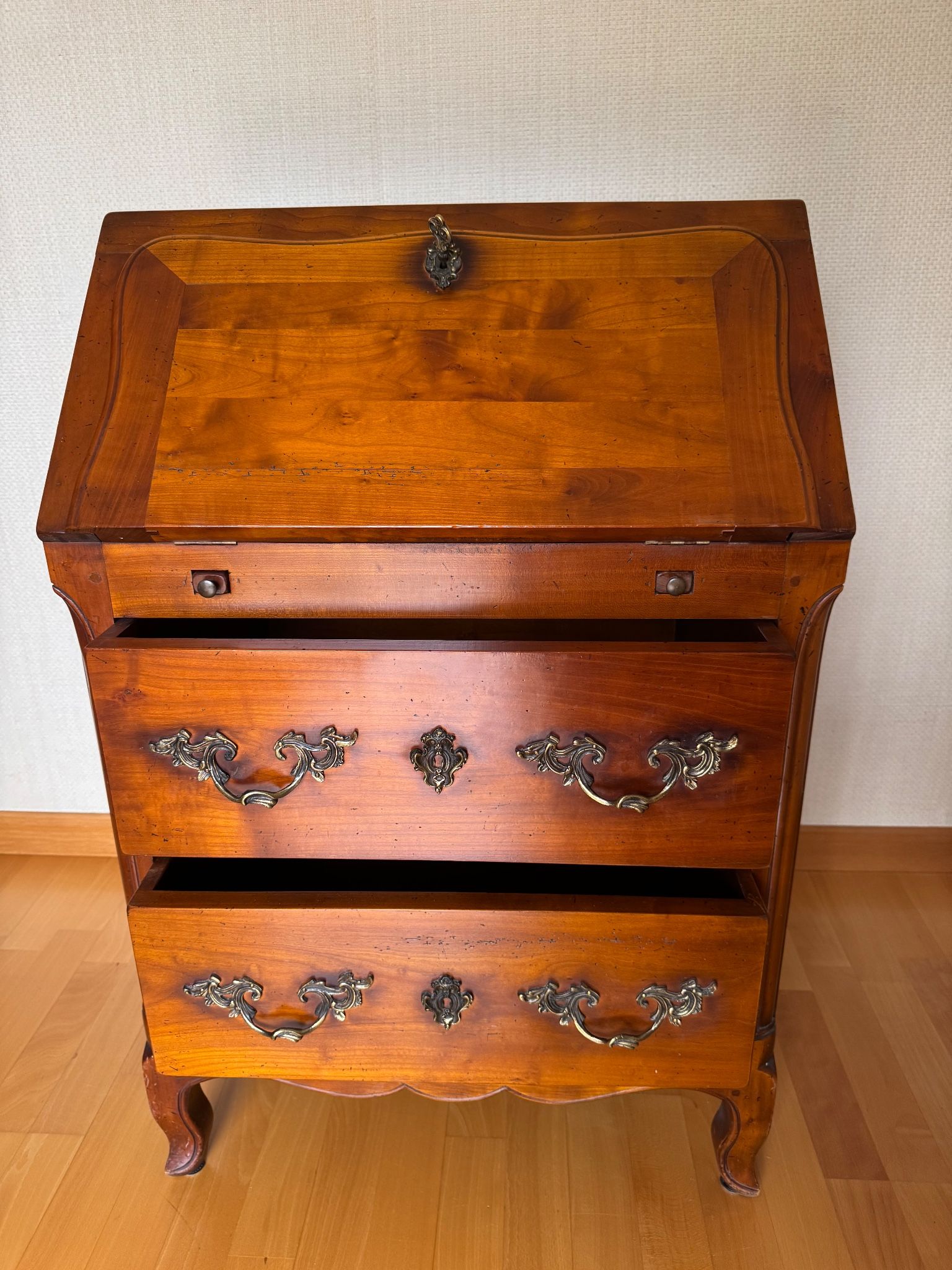 Secretary with drop-down front, signed Jean Laick, master cabinetmaker, cherry wood.