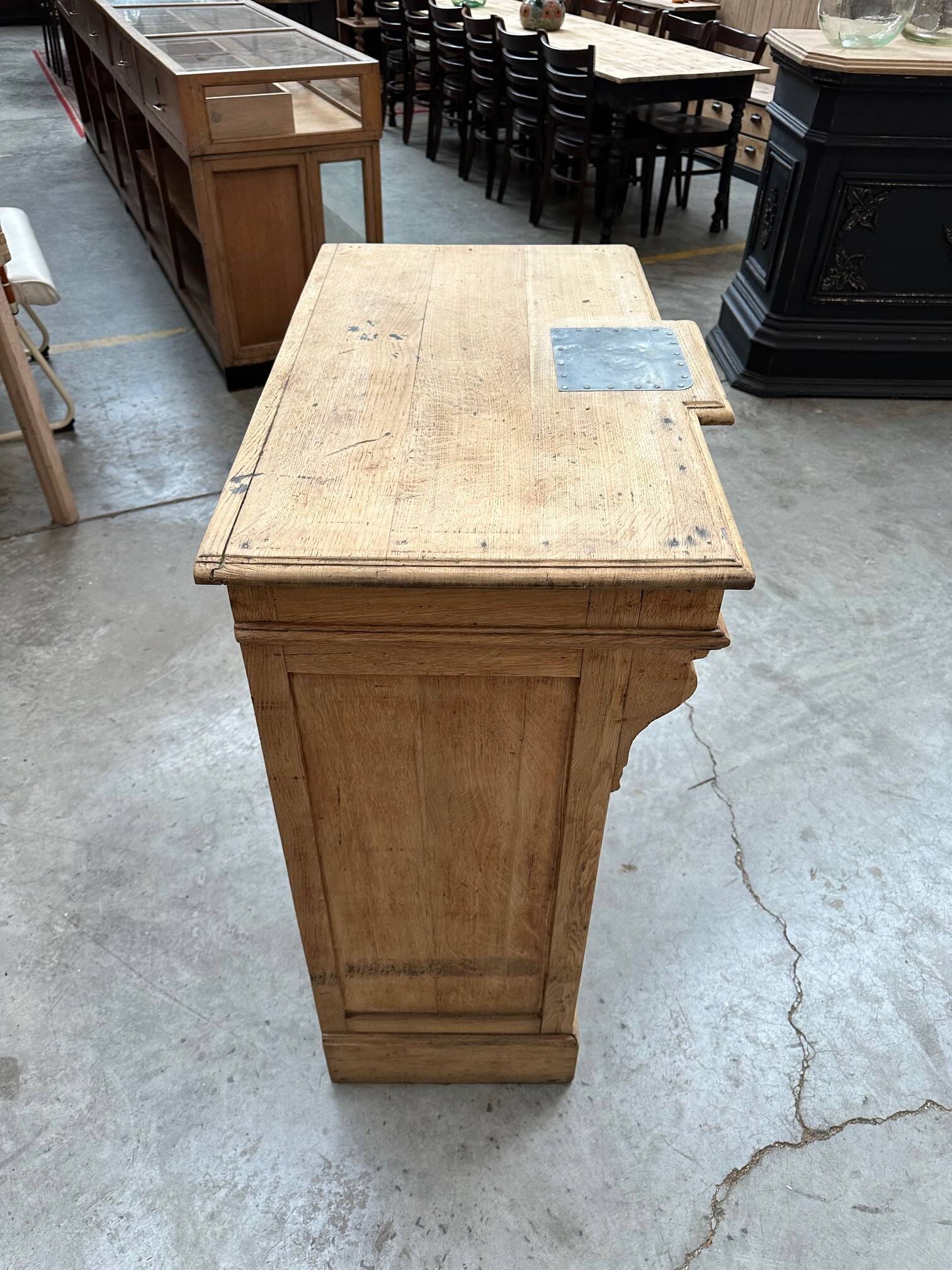 Comptoir d’accueil en chêne
