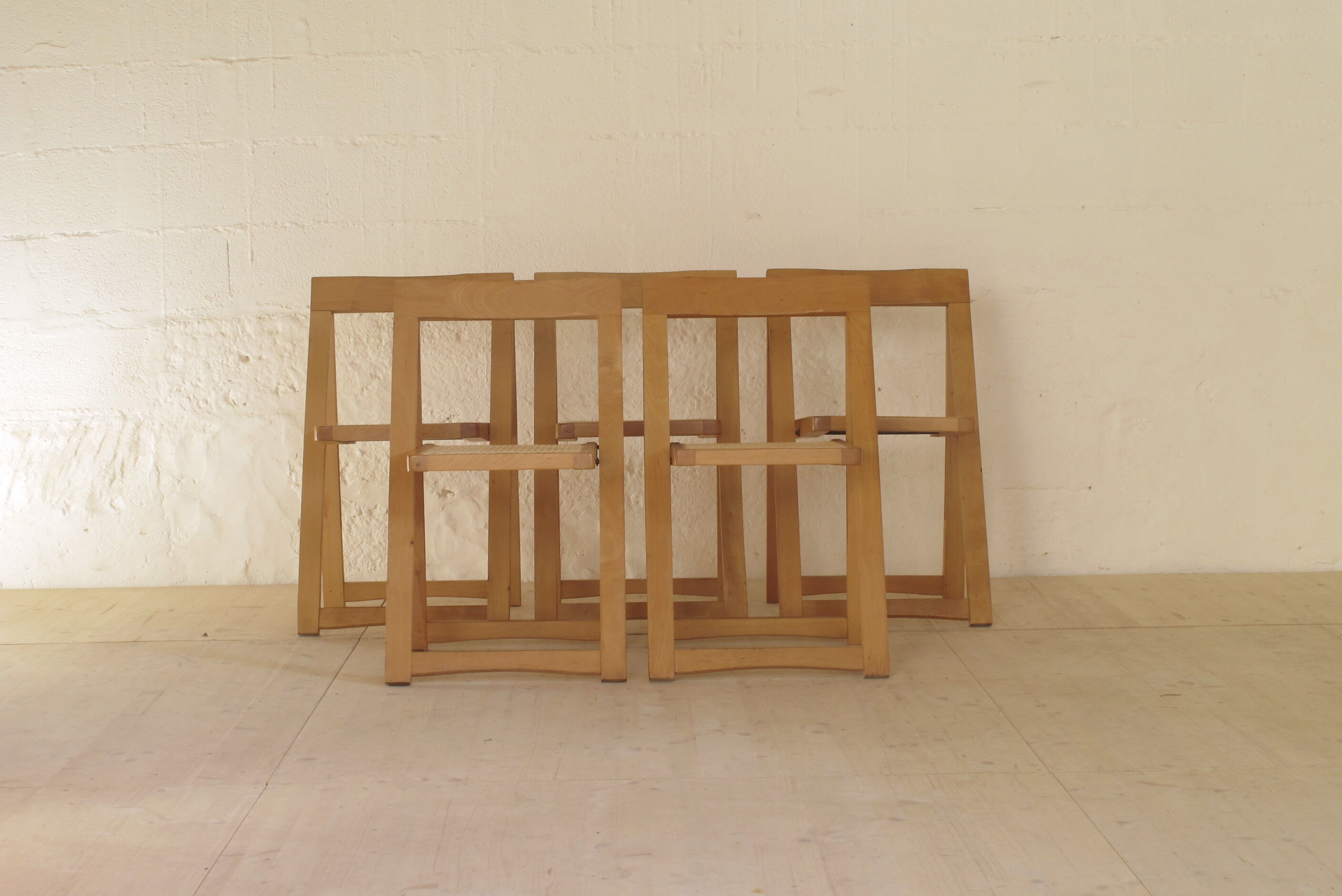 Foldable chairs in elm or ash seat cannage 1970