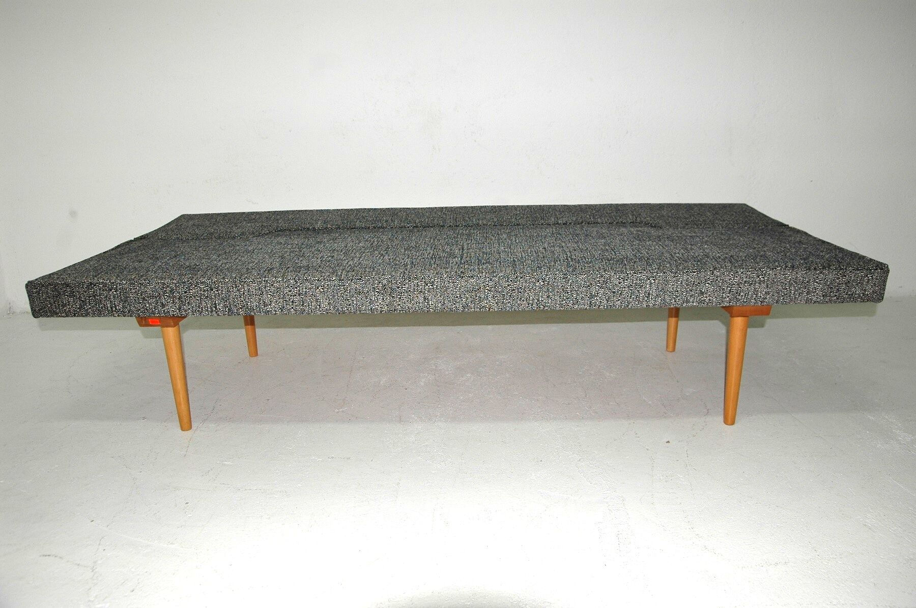 Midcentury sofa by Miroslav Navrátil, 1960s, Czechoslovakia