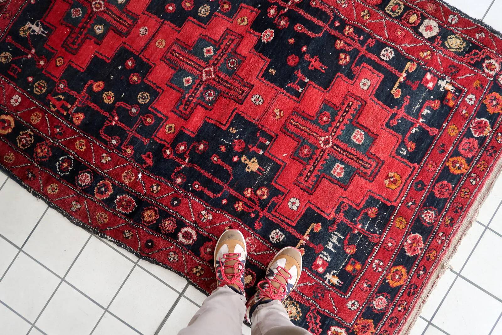 Handmade antique Persian Hamadan rug 142cm x 205cm, 1930s