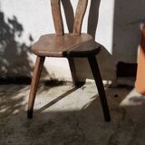3 chaises brutalistes tripodes en bois