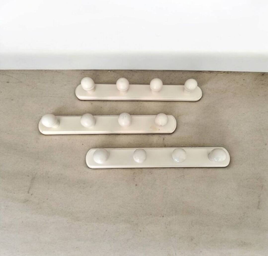 3 wooden coat hooks