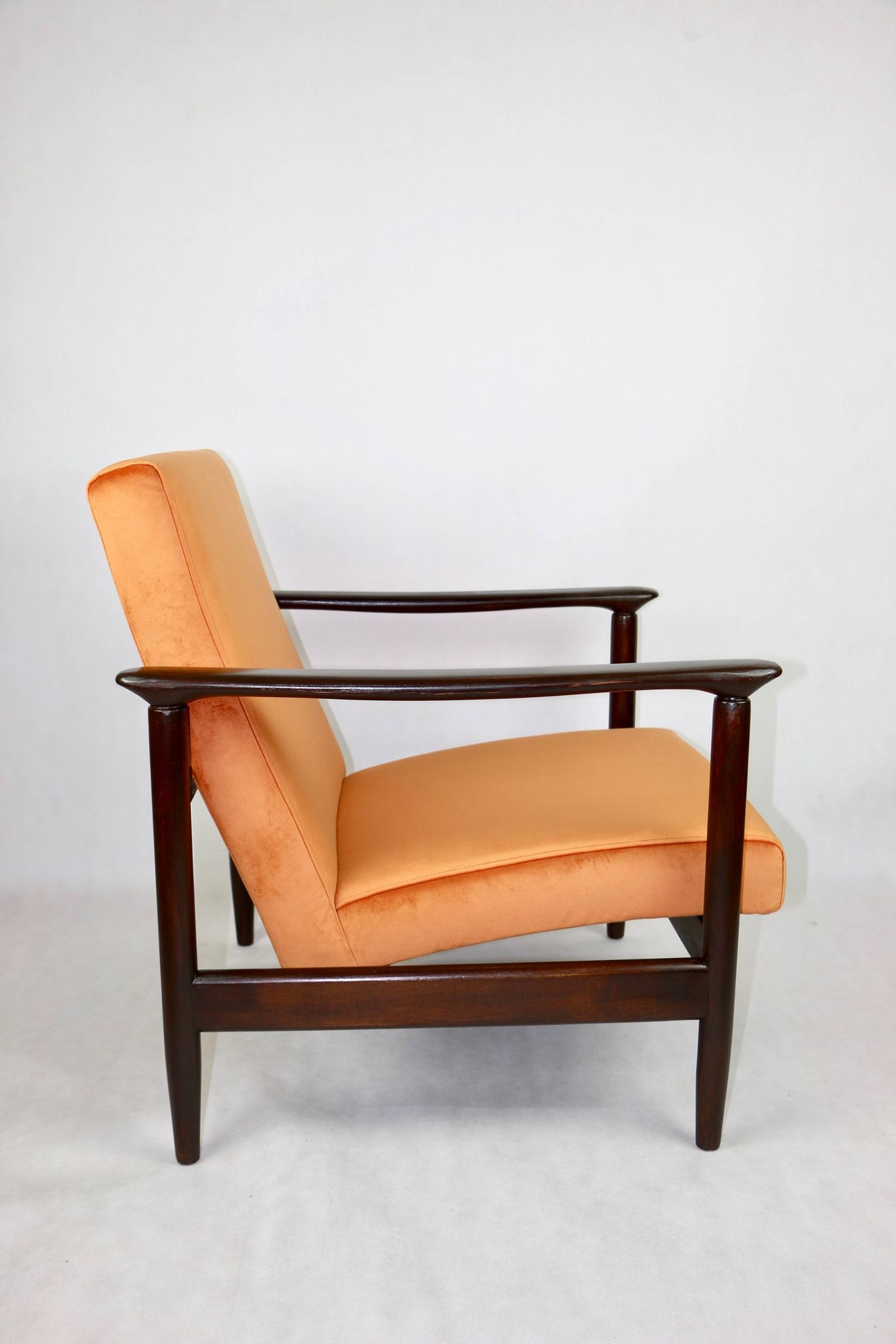 Fauteuil lounge GFM-142 en velours orange attribué à Edmund Homa, années 1970