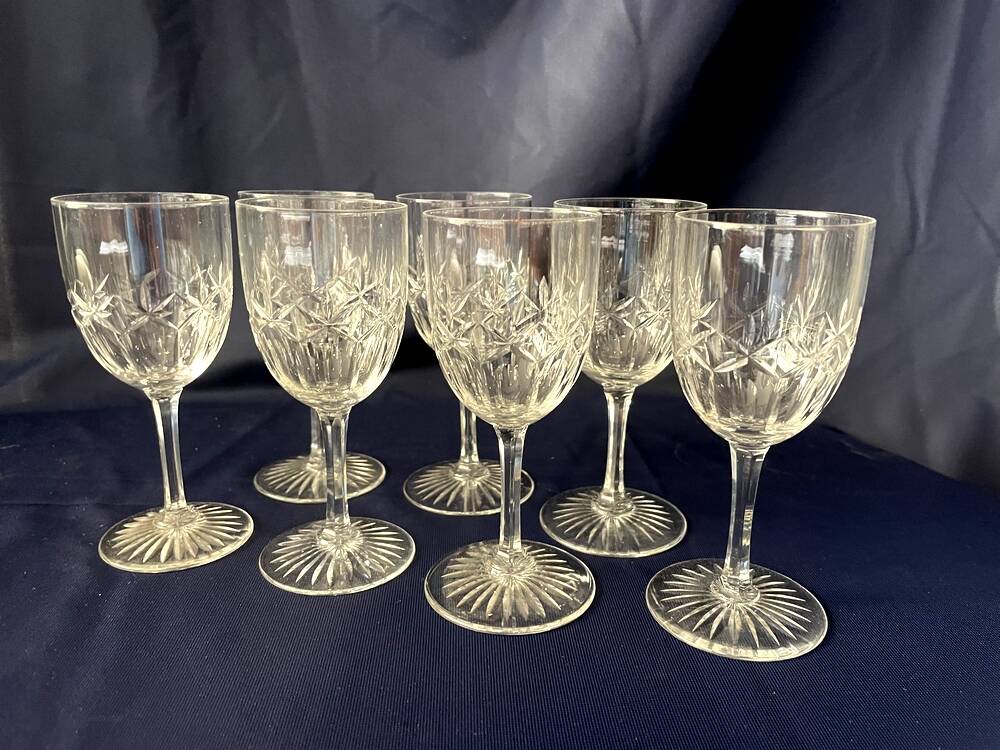 Set of 7 crystal liquor glasses