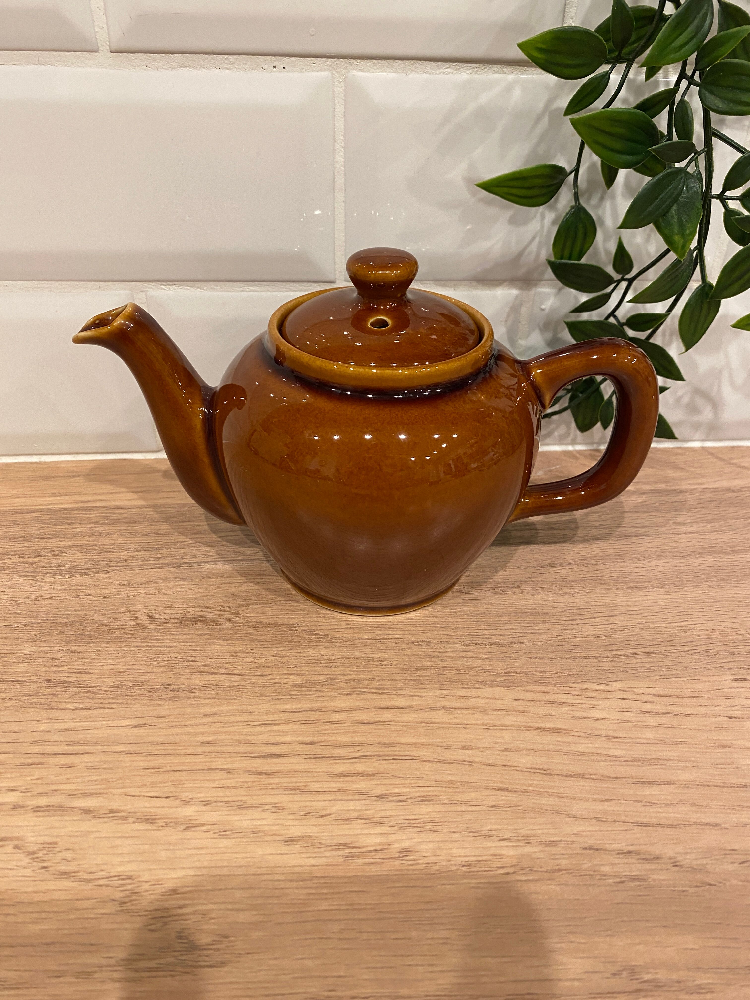 Individual earthenware teapot