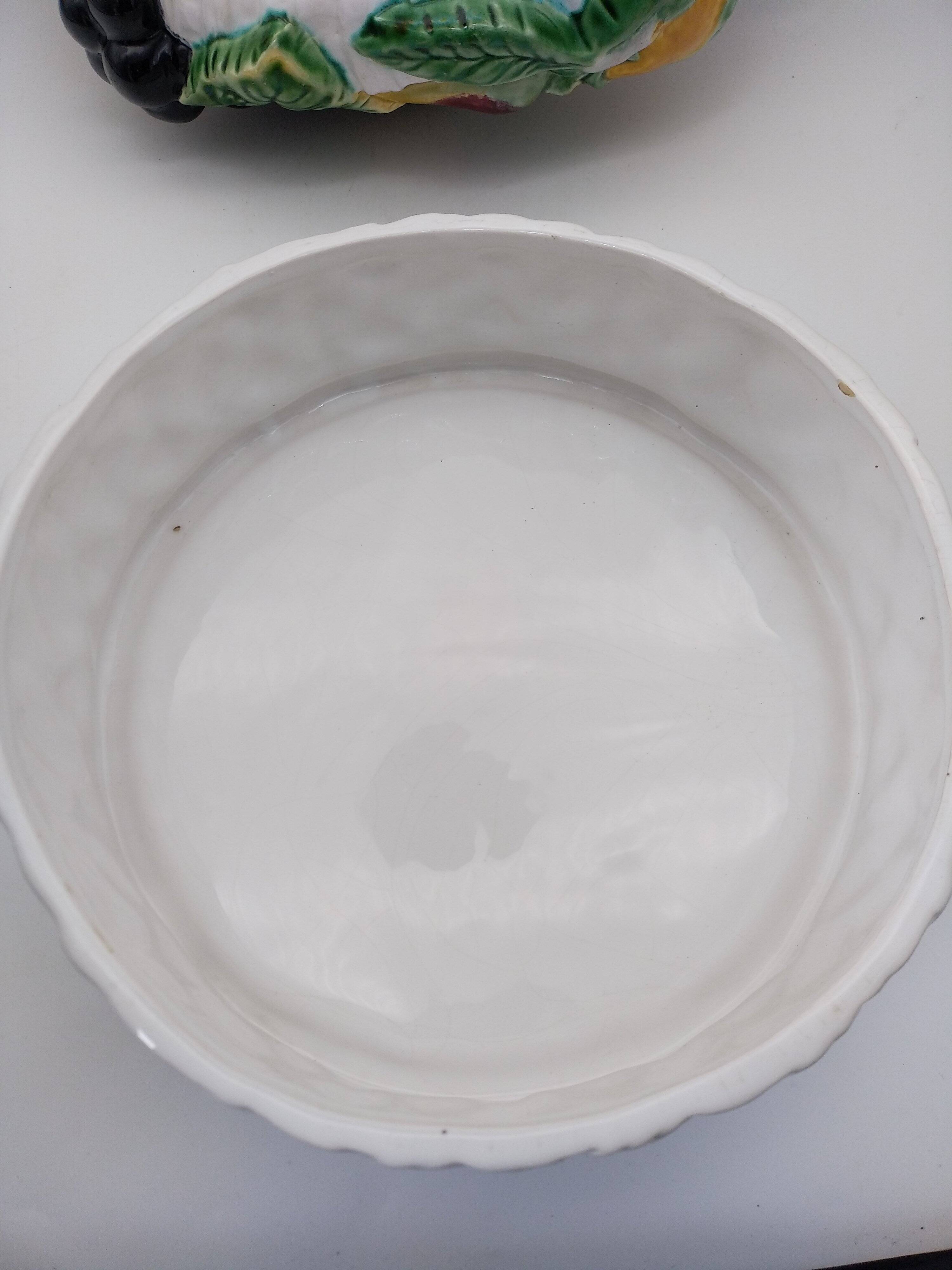 Fruit basket with lid. Enameled barbotine. Large model. Bordallo Pinheiro