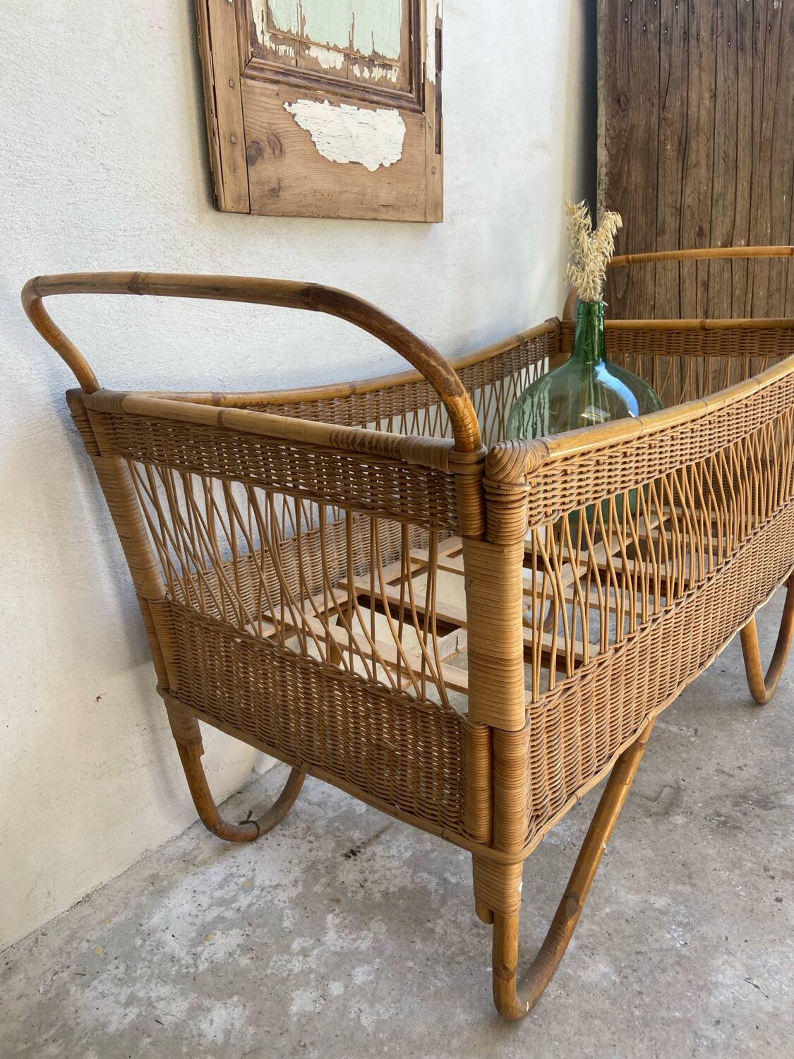 Rattan baby cot