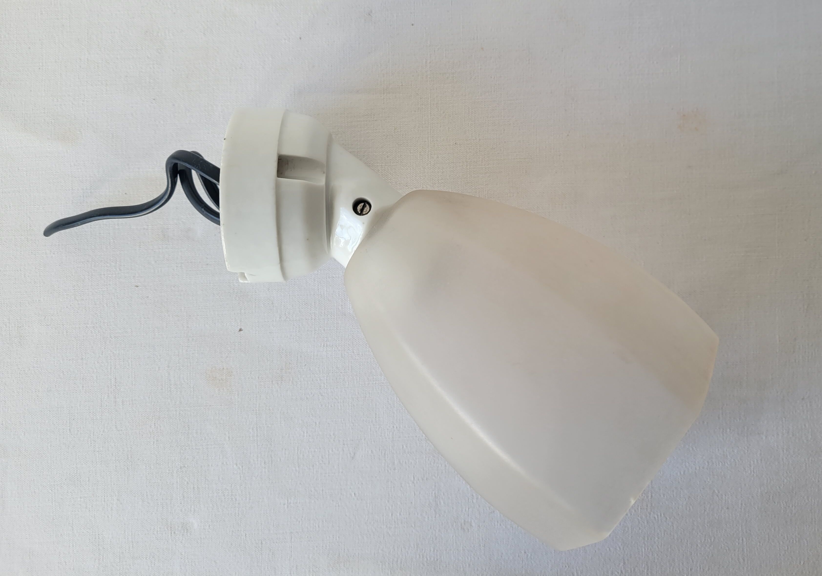 Art Deco wall lamp in porcelain and glass