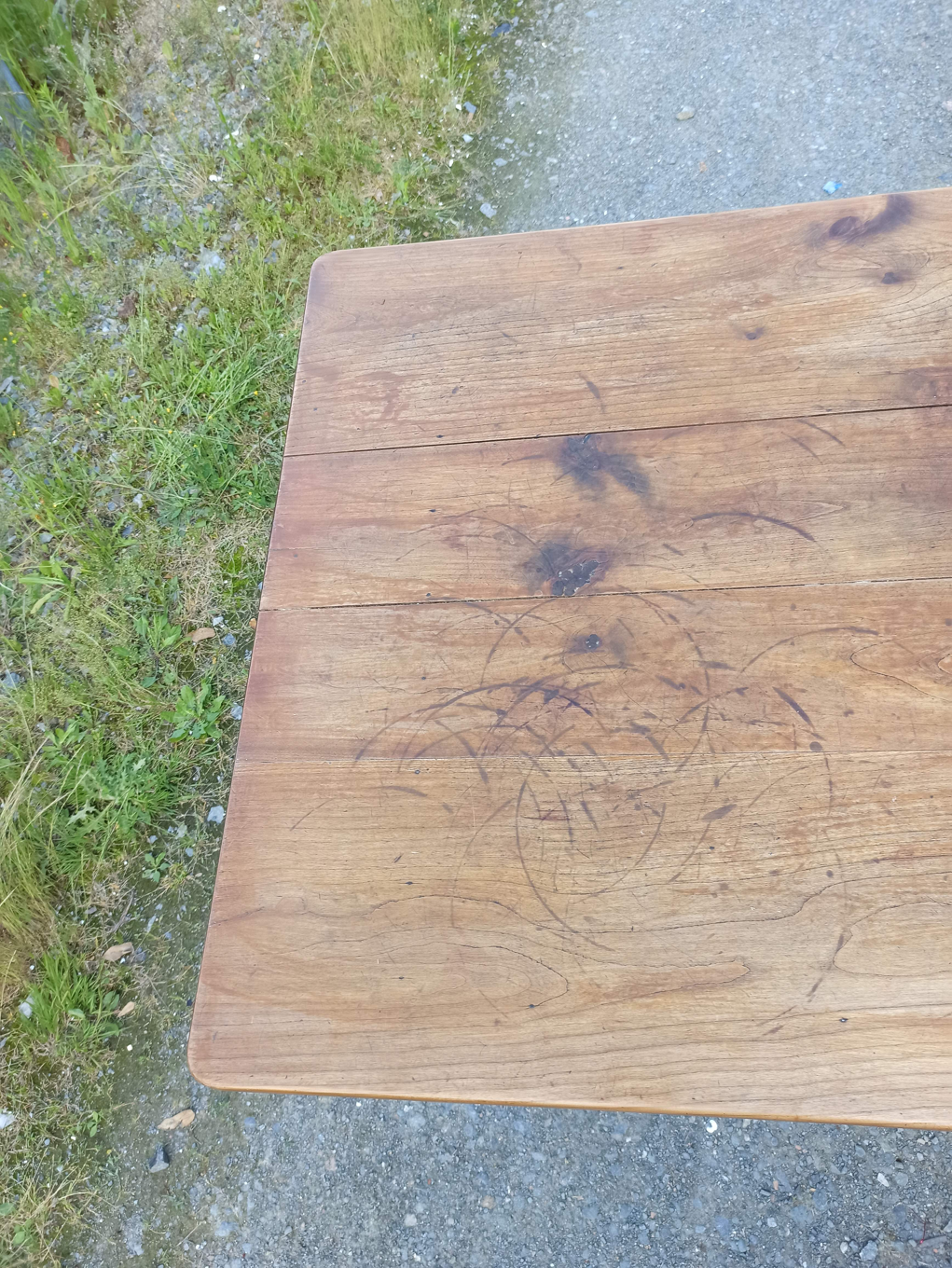 Limousin limousine farm table