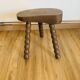 Tabouret vintage à pieds bobines