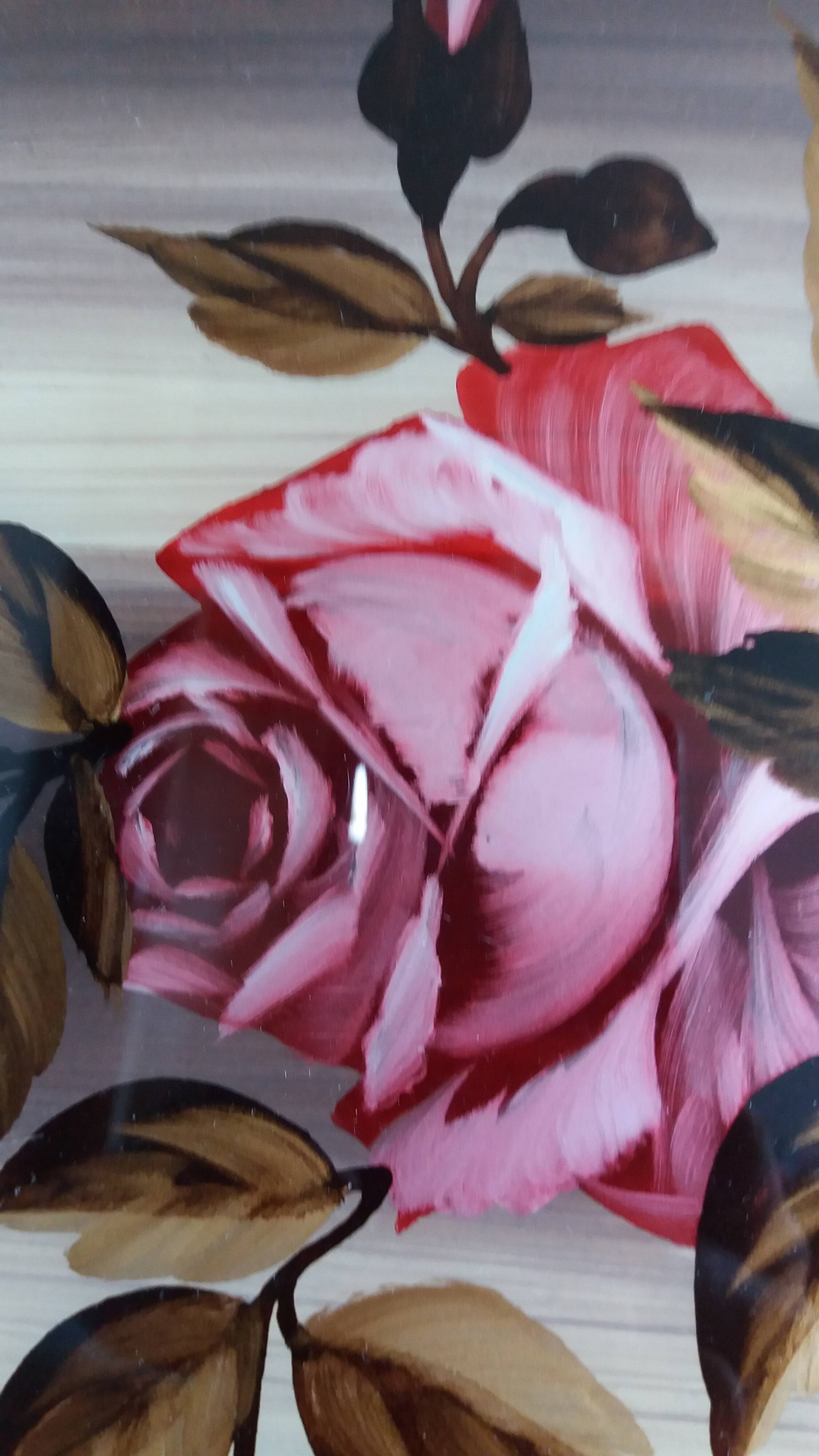 Round Art Deco plate, painted decoration signed, roses