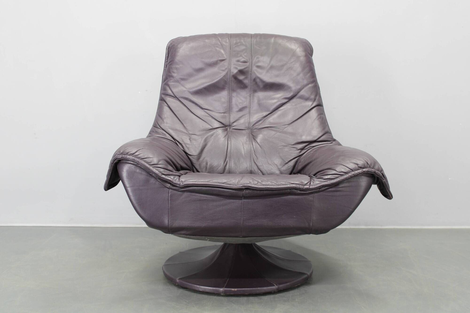 Italian dark purple leather swivel lounge chair, 1980s