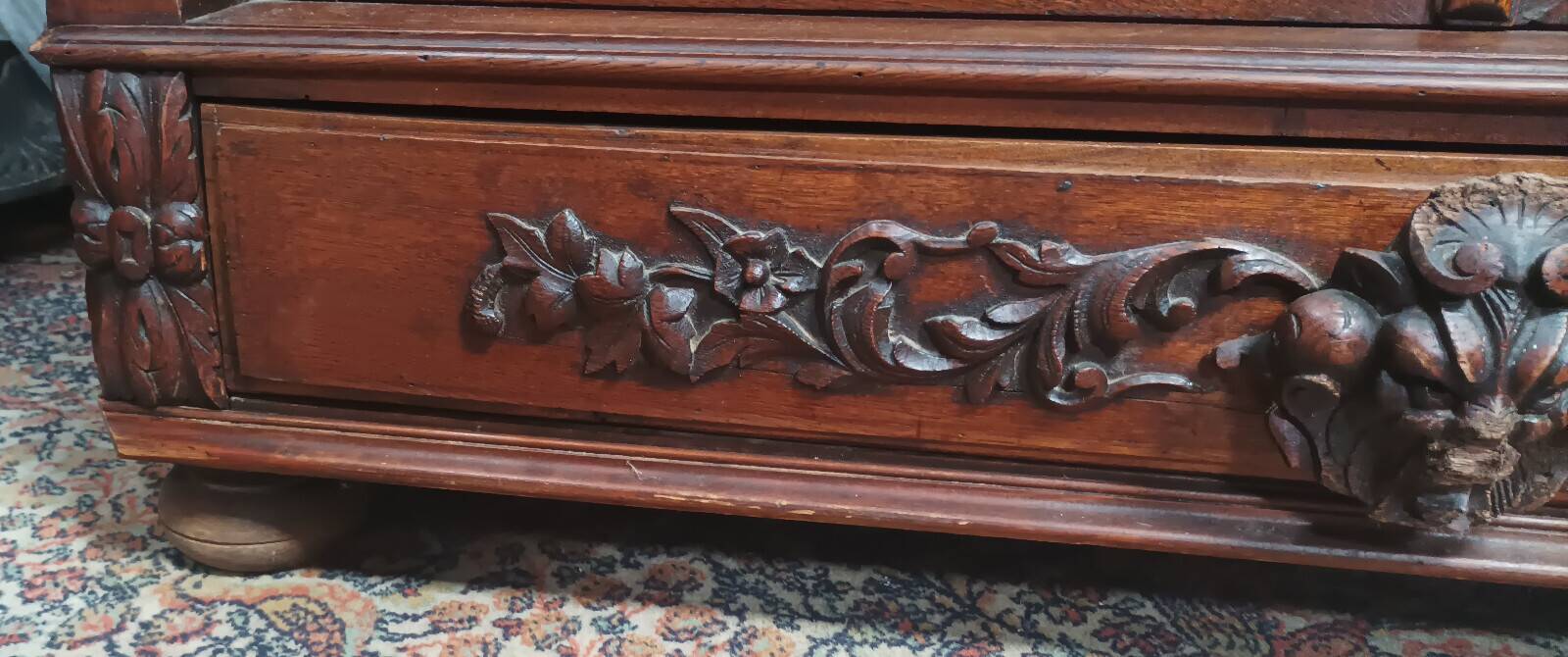 Louis XIII display cabinet in oak, 19th century