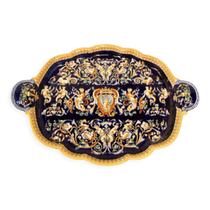 Plat de Gien de forme chantournée