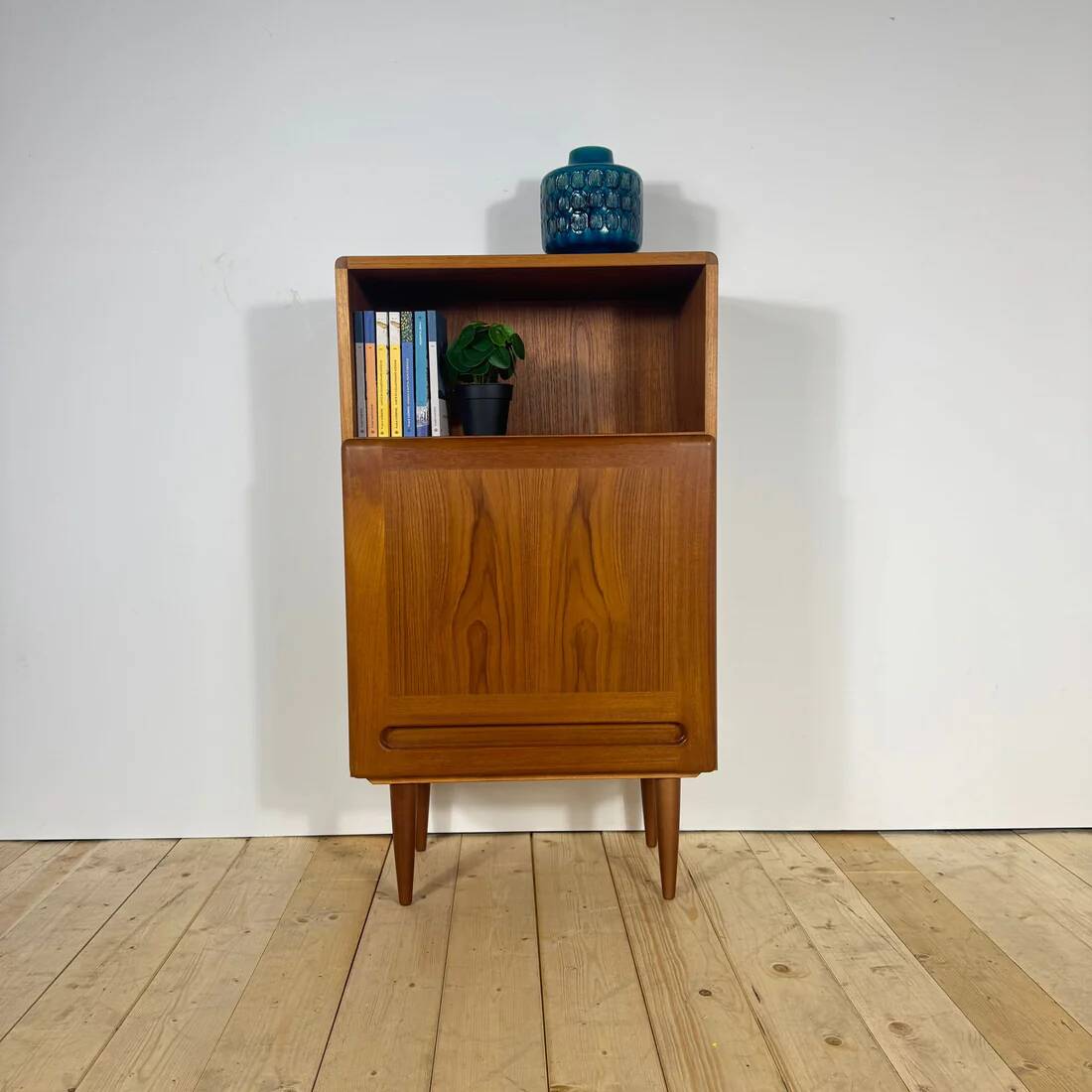 Small teak cabinet by Dyrlund – Danish mid-century design, 1960s